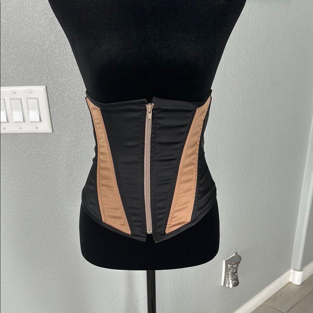 Black and Tan Corset!!
